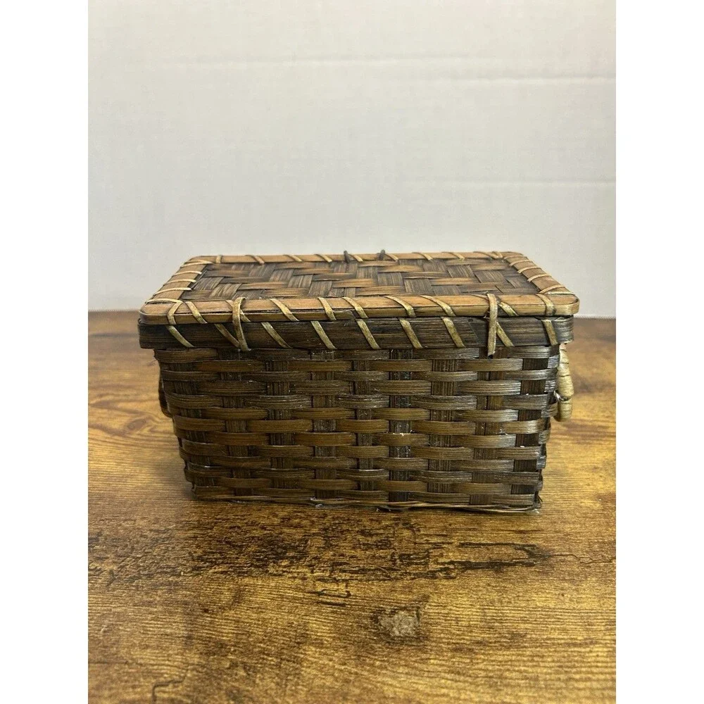Vintage Woven Wicker Basket Hinged Lid Ring Handles Rustic Trinket Storage Decor